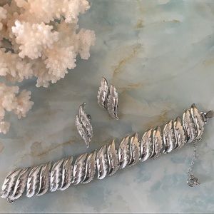 CORO PEGASUS Vintage Set Leaf Bracelet and Earrings